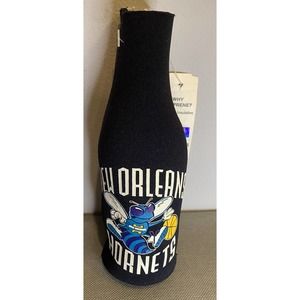 Vintage New Orleans Hornets NBA Basektball Stand up zip Beer Koozie / Cooler NWT